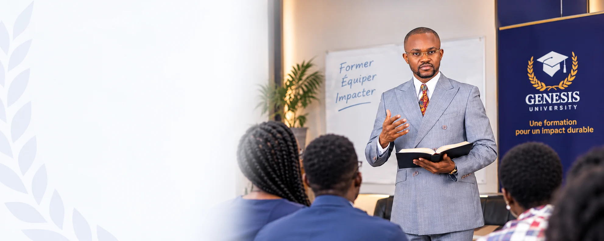 Dr Wilfried Amagou Zahui enseigne à des étudiants de Genesis University